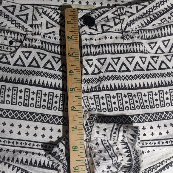 YMI Be True To You 7 Lowrise Bootie Short Black White Aztec Cross Heart Printed - Picture 5 of 11